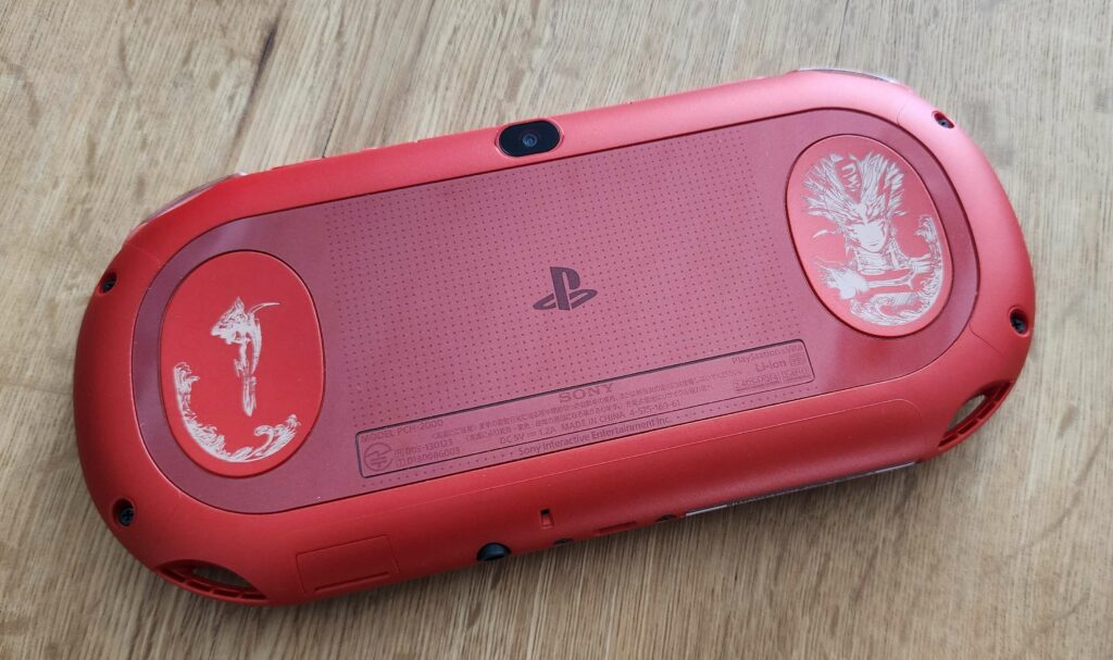 L'arrière de la PS Vita Metallic Red