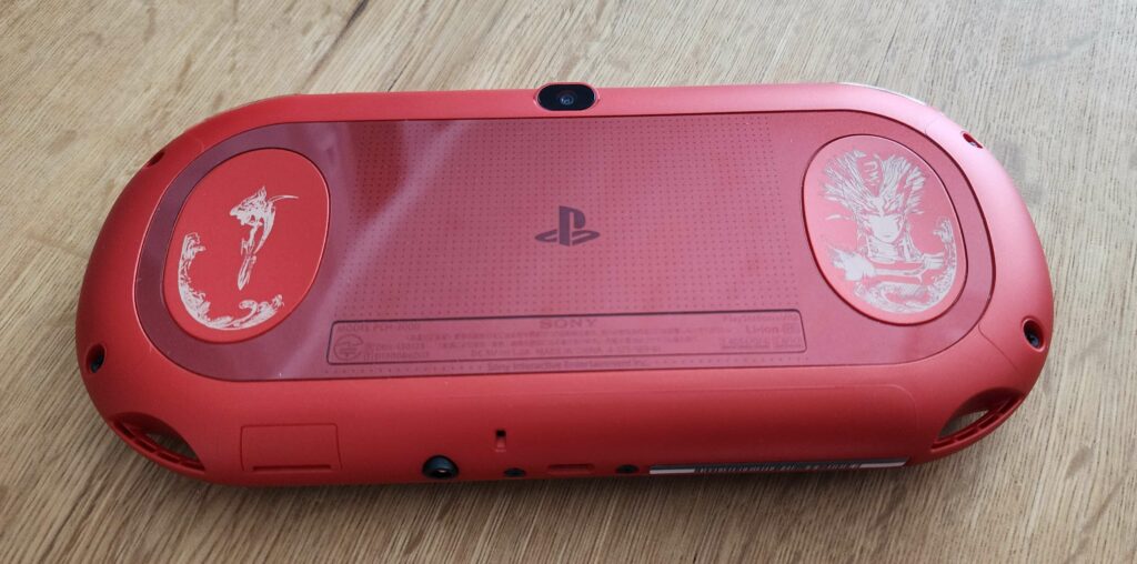 L'arrière de la PS Vita Metallic Red